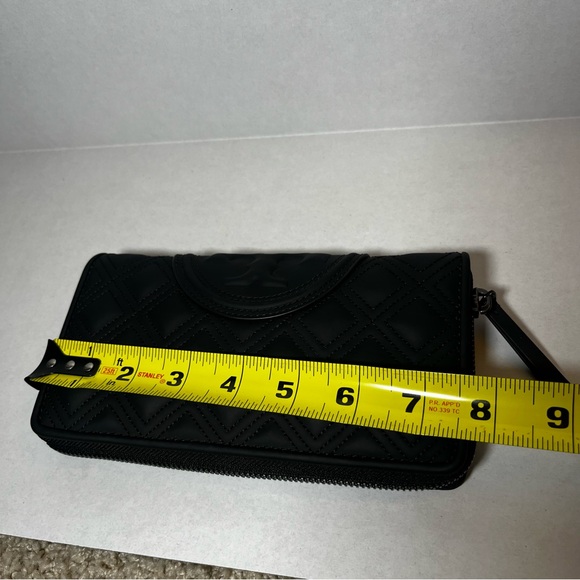 TORY BURCH FLEMING MATTE ZIP CONTINENTAL WALLET BLACK Soft - Picture 6 of 6